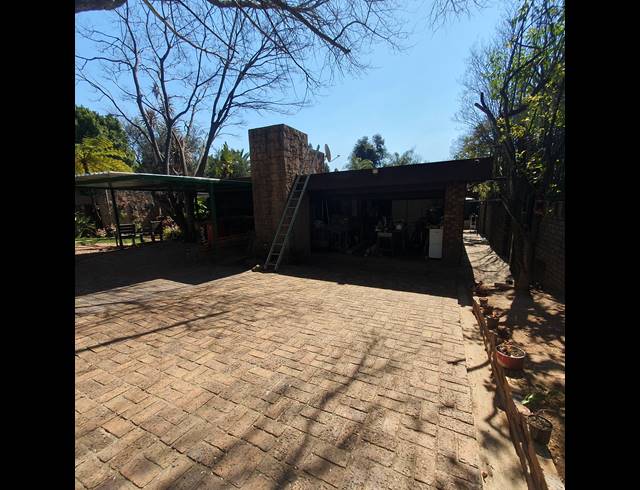4 BEDROOM FREEHOLD FOR SALE IN PARKHILL GARDENS